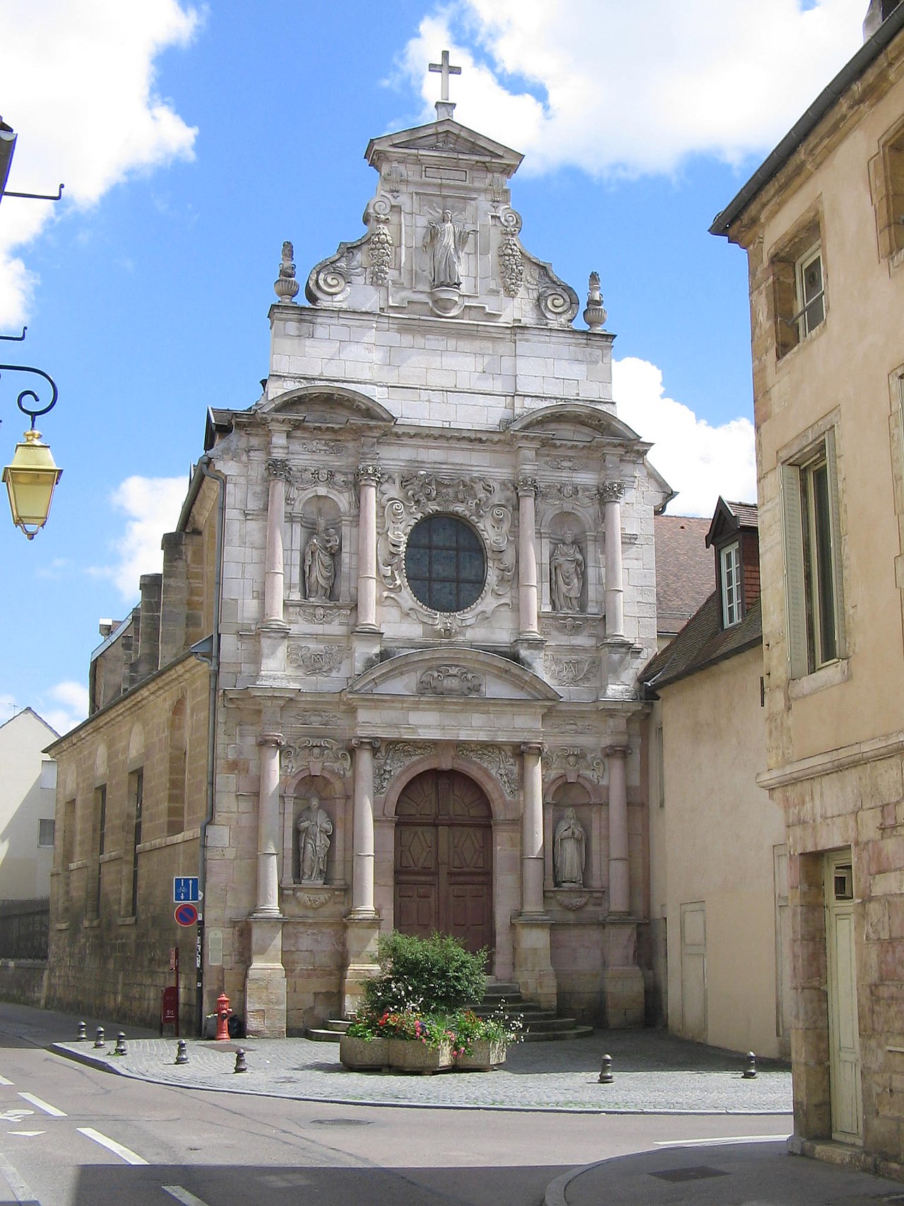 File:Dijon chapelle des carmelites.jpg