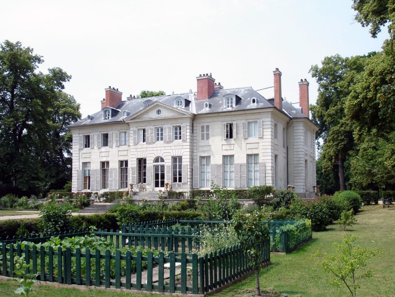Eaubonne - Chateau de la Chesnaie.jpg