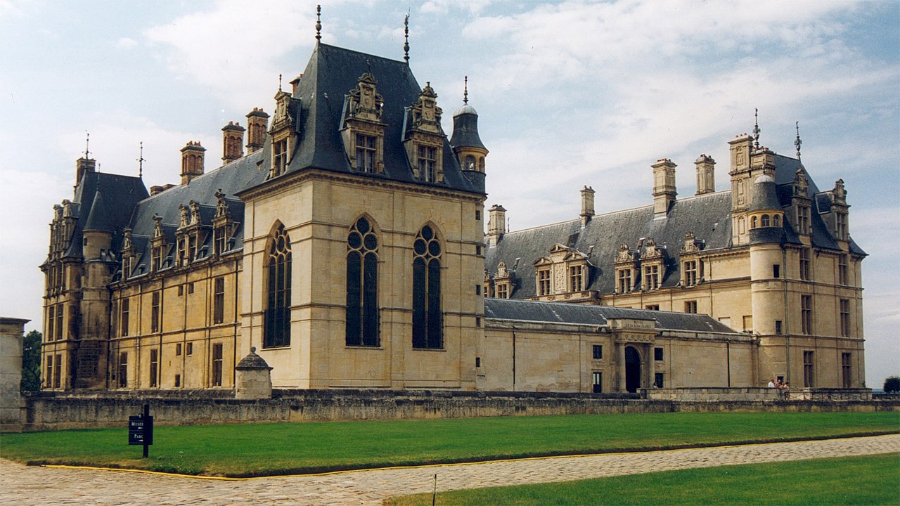 Ecouen Chateau 01.jpg