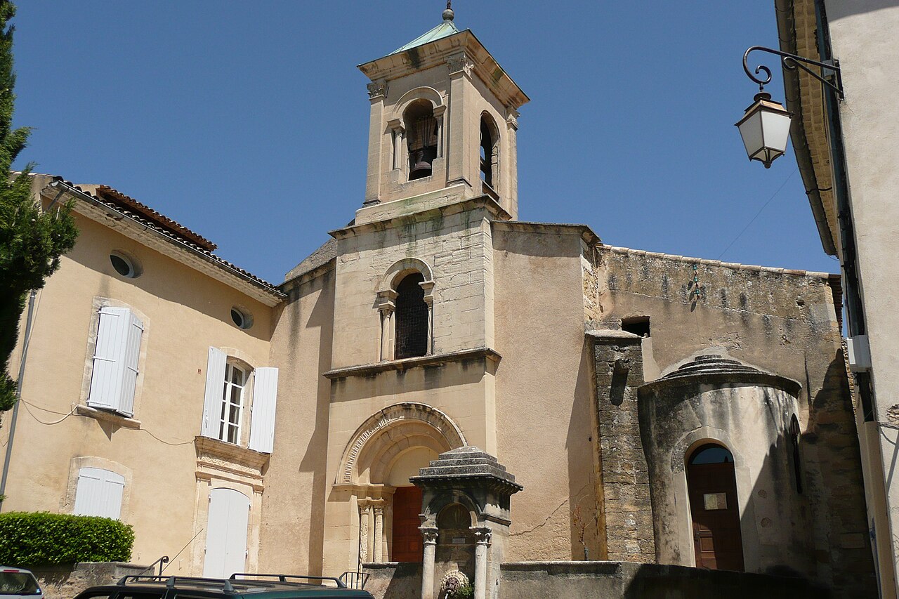 Церковь Saint-André et Saint-Trophime в Лурмарене Церковь Saint-André et Saint-Trophime в Лурмарене
