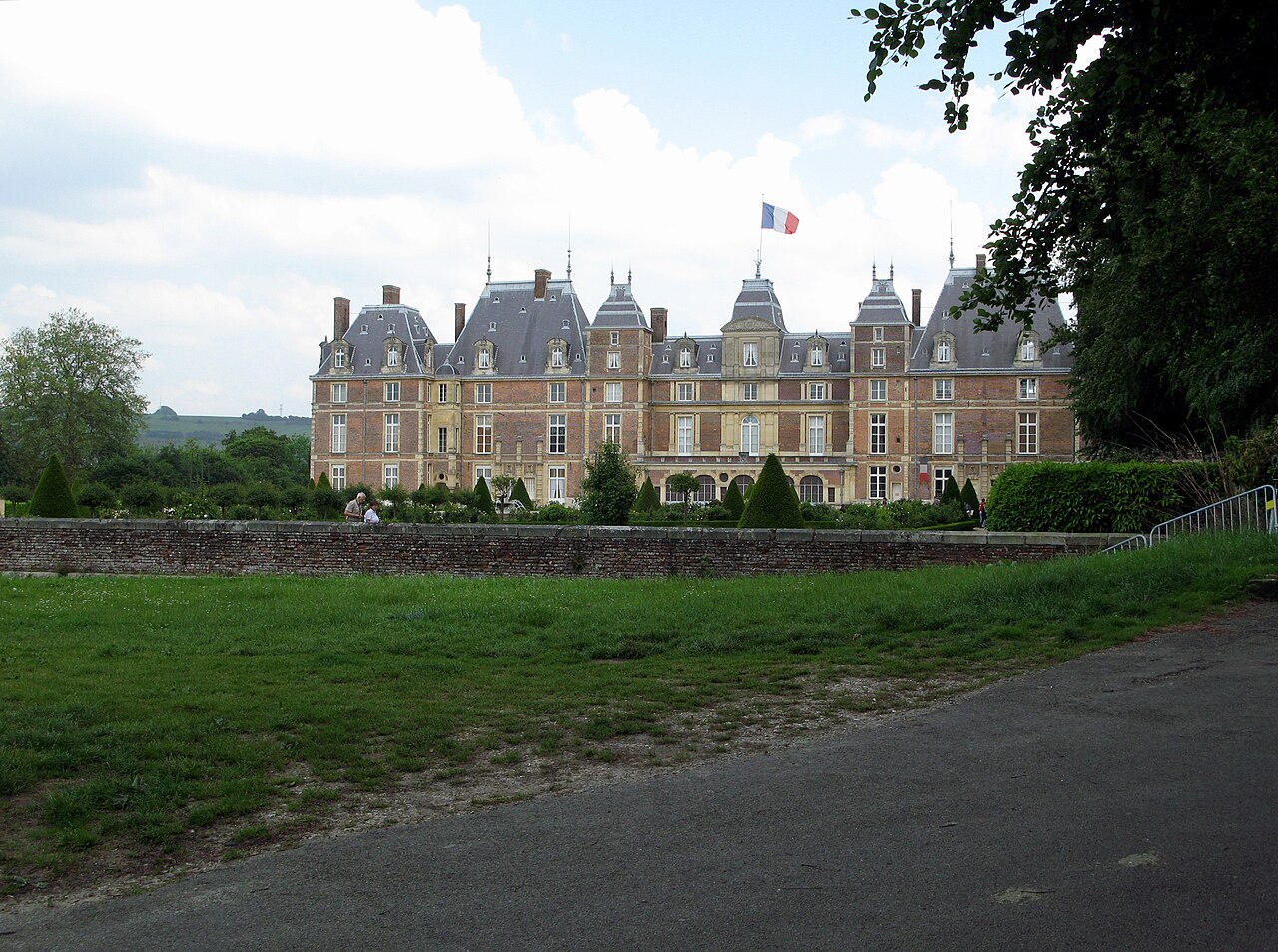 Eu château (façade côté jardin) 1.jpg