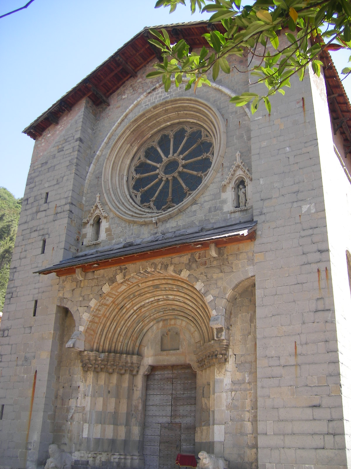 File:FR-04-Digne01.JPG Digne-les-Bains (Динь-ле-Бен), Прованс, Франция