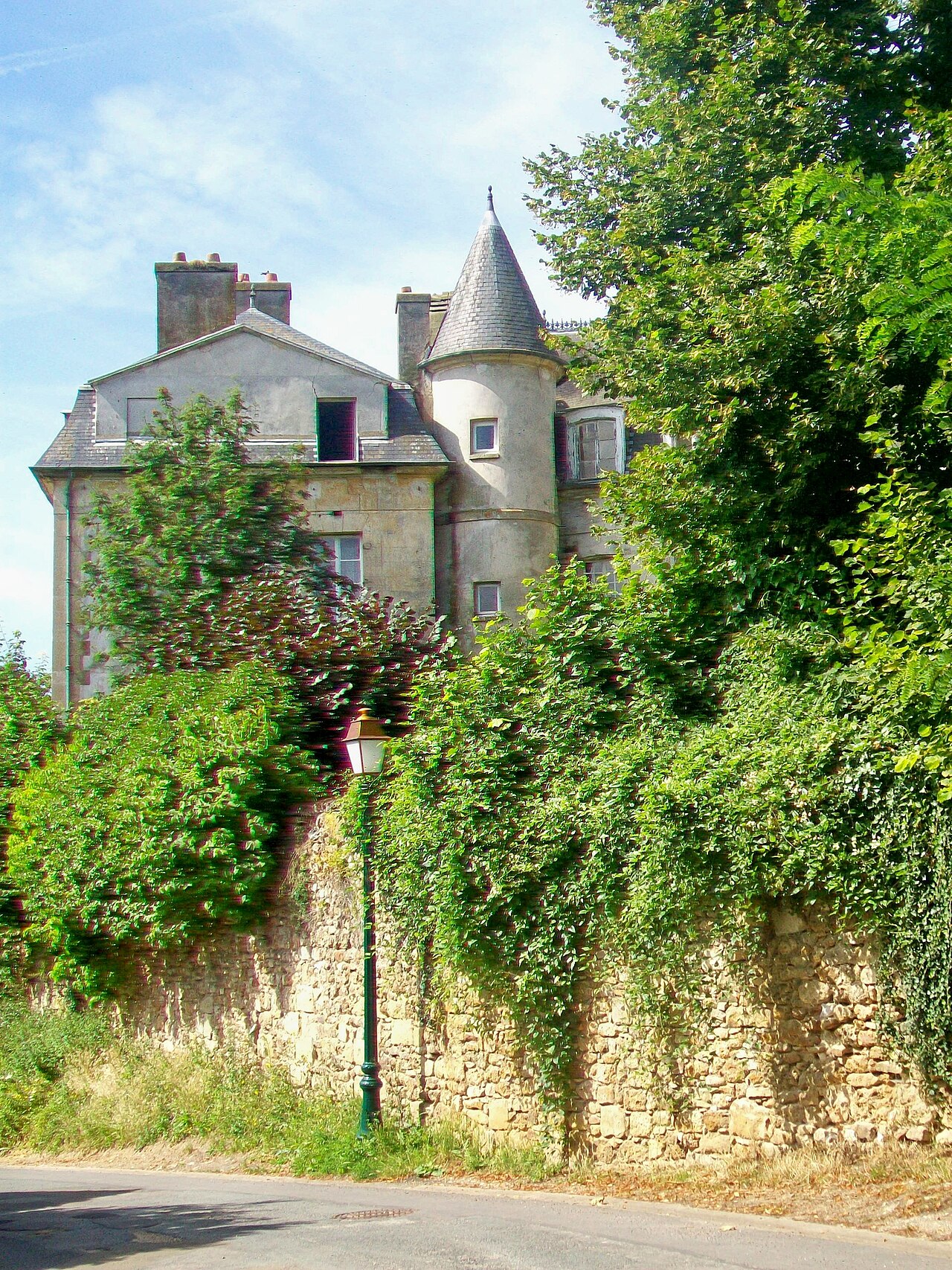 Frémainville (95), château, rue du Château - rue du Pavé.jpg