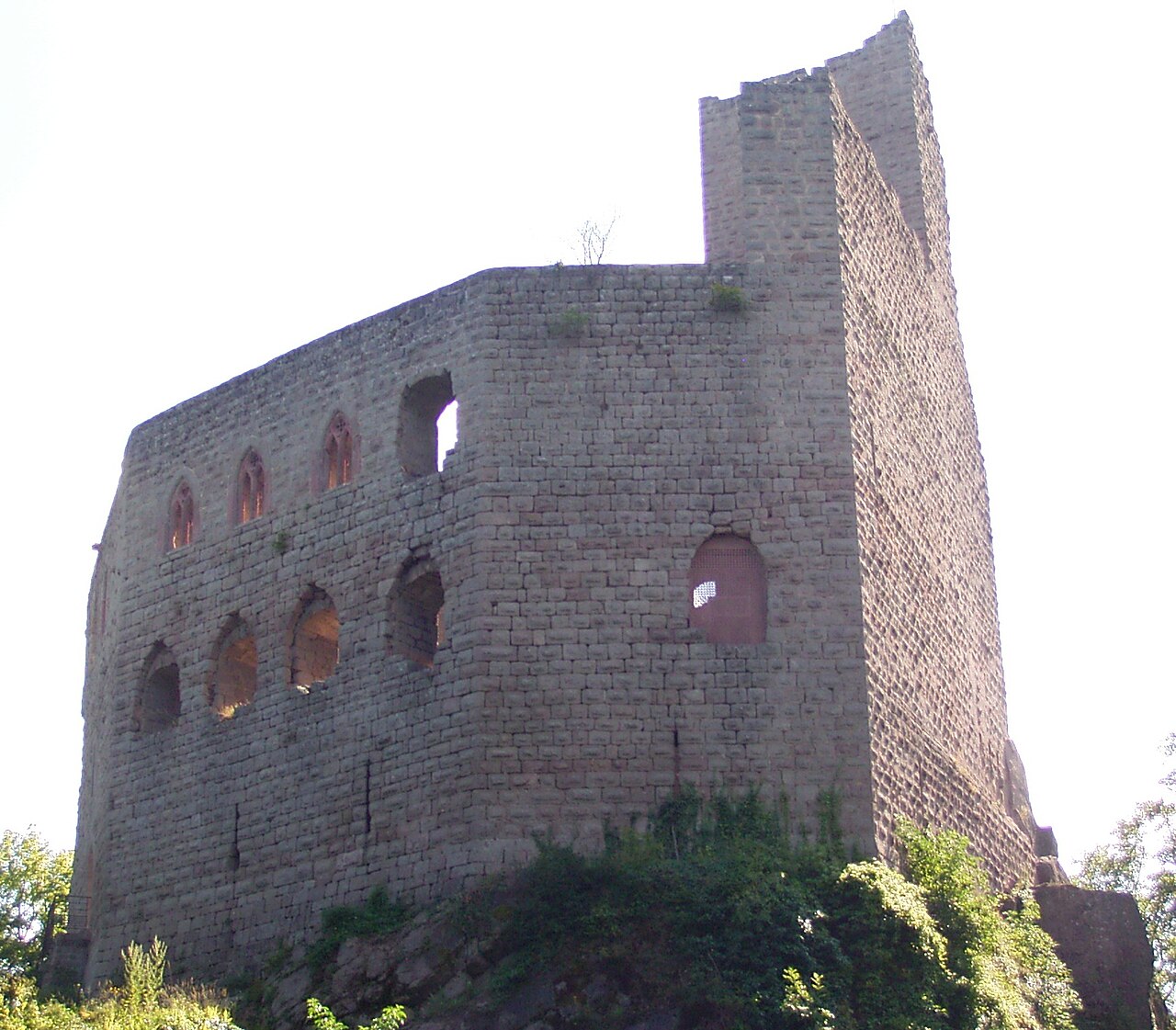 France Spesbourg castle outside 1.jpg
