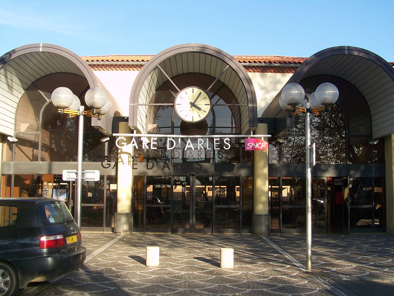 File:Gare d'Arles (13).JPG