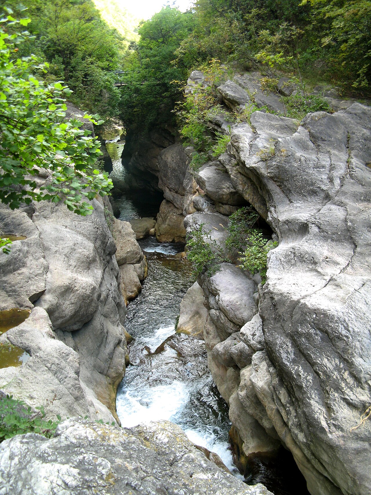 File:Gorges du Loup.jpg