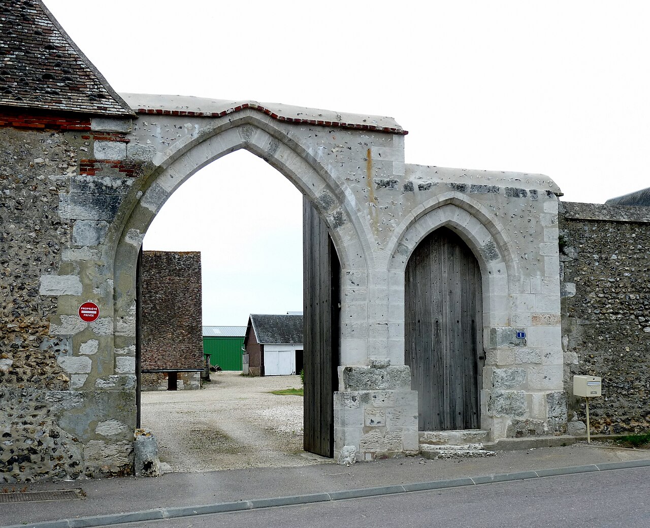 Guiseniers - Arche ancienne.JPG