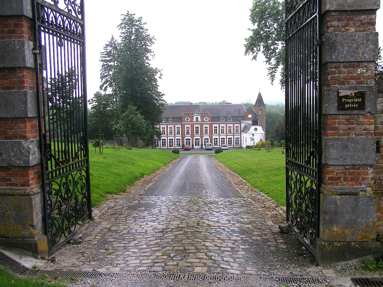 GussigniesChâteauprivé120607 (6).JPG