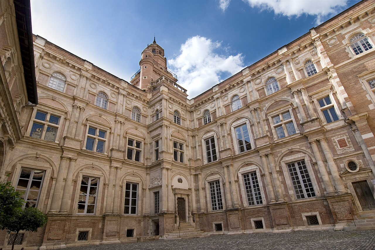 File:Hôtel d'Assézat, toulouse (single shot).jpg - Маршрут по Тулузе: Искусство и История