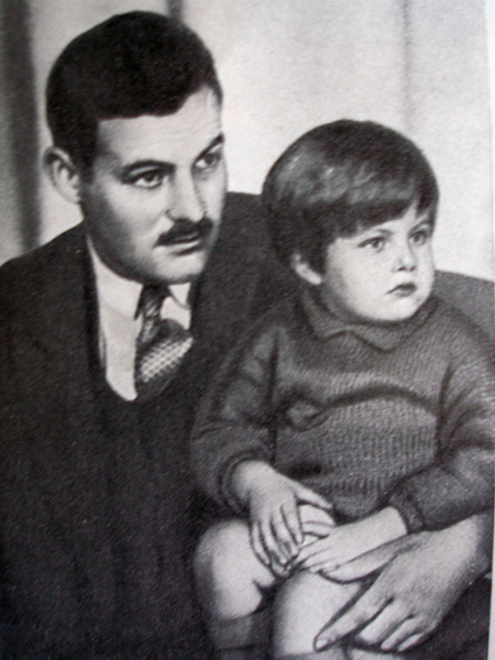 Эрнест Хемингуэй с сыном, 1926 год
