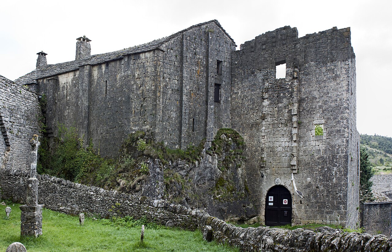File:La Couvertoirade-Château-20130516.jpg