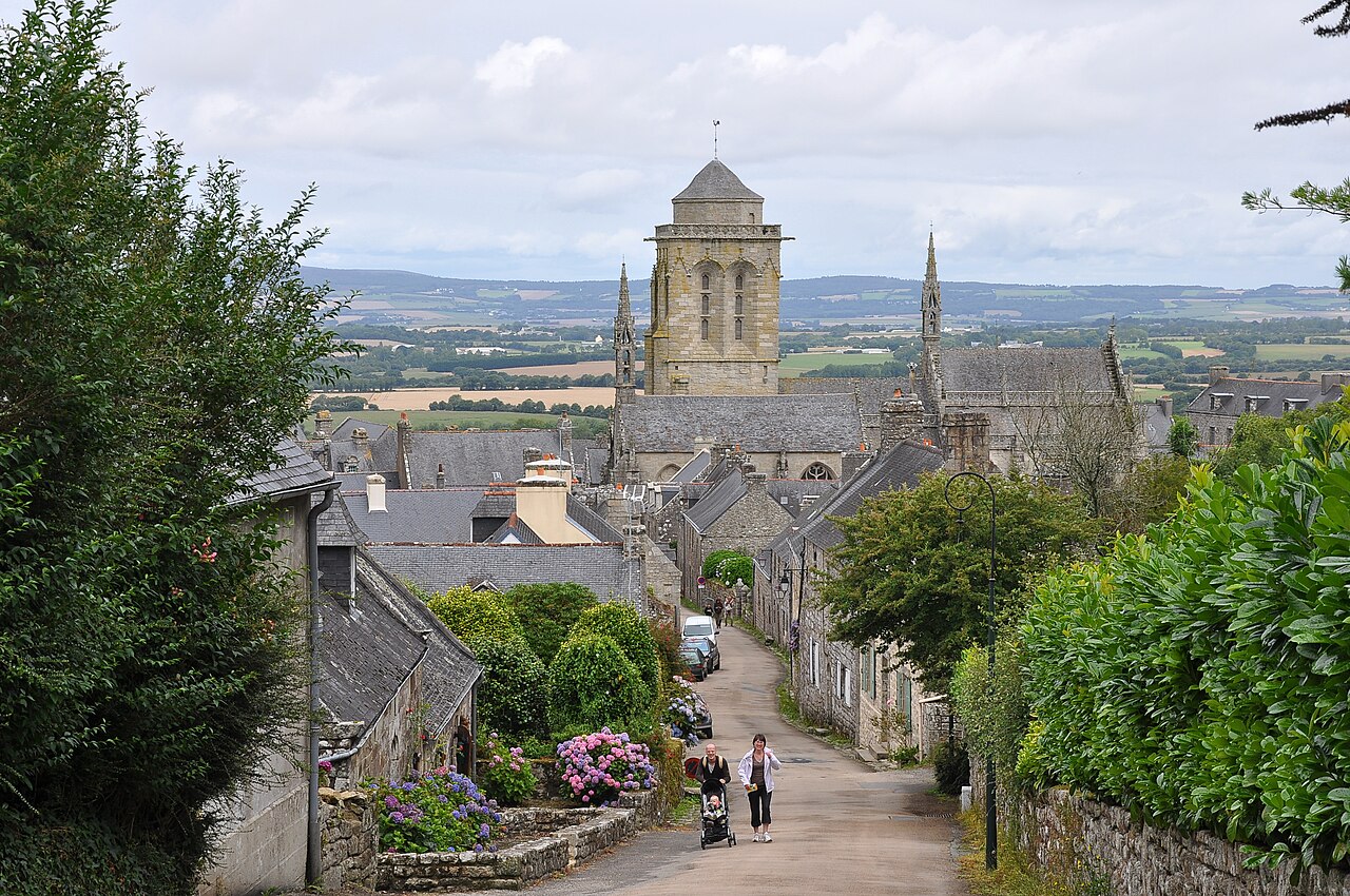 Rue Saint Maurice Locronan (Локронан), Бретань, Франция - путеводитель по городу История Локронана