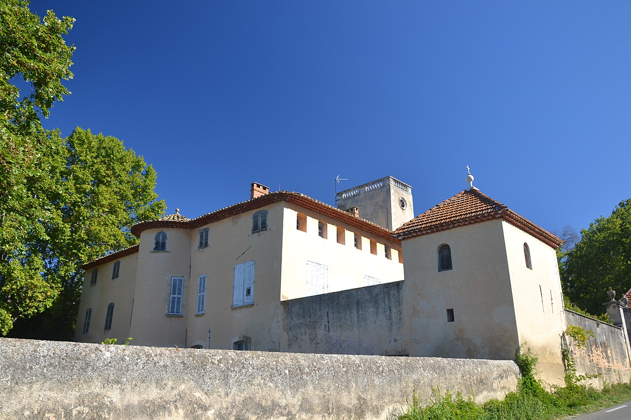Замок - Château de la Corée в Лурмарене Замок - Château de la Corée в Лурмарене