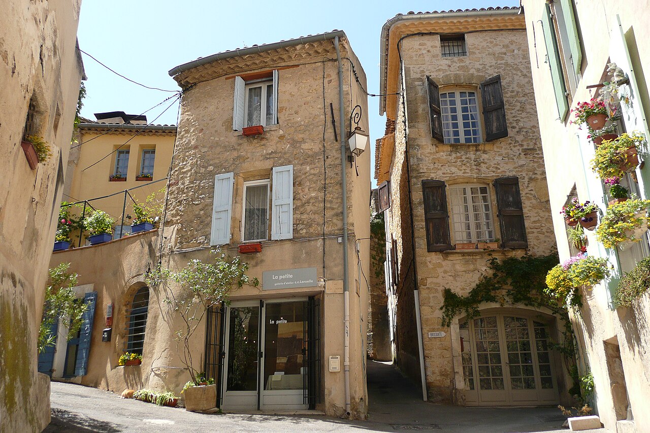 Lourmarin (Лурмарен), Прованс, Франция Lourmarin (Лурмарен), Прованс, Франция