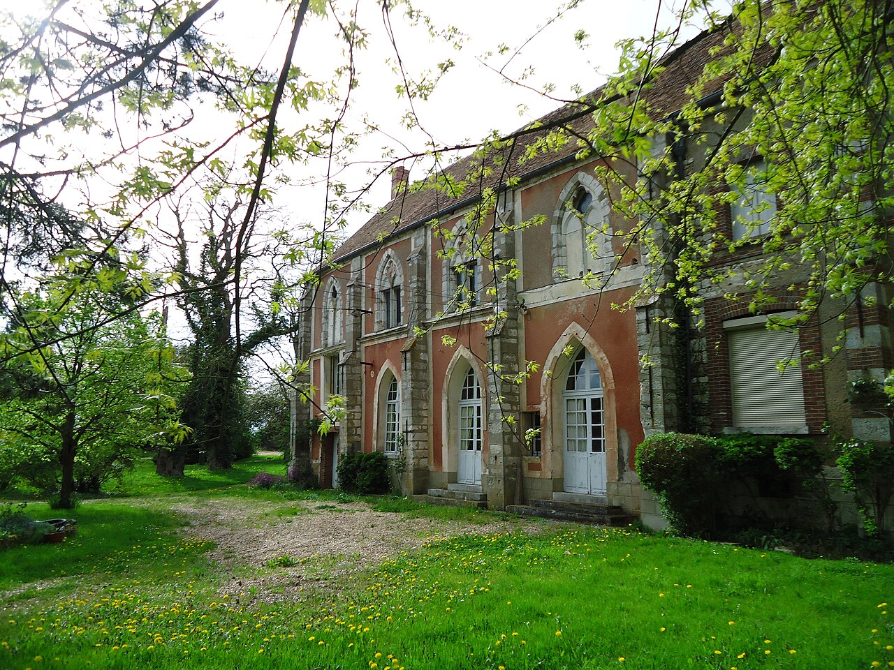 Mézières-en-Vexin - Manoir de Surcy (ISMH).JPG
