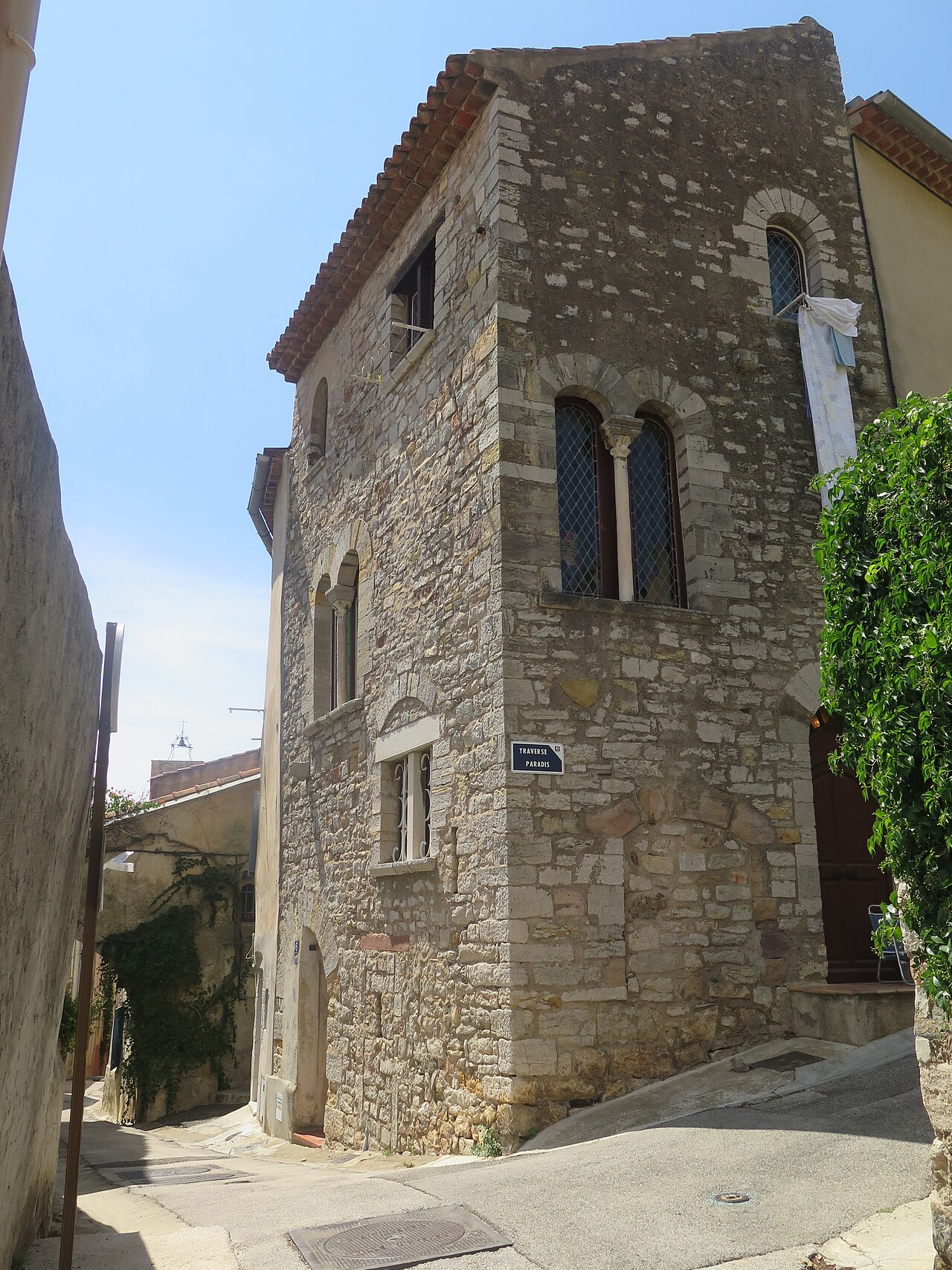 Maison romane Ã&nbsp; HyÃ¨res.jpg