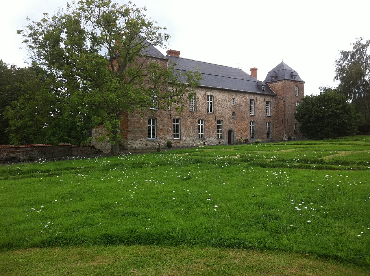 Obies (Nord, Fr) Castle.jpg