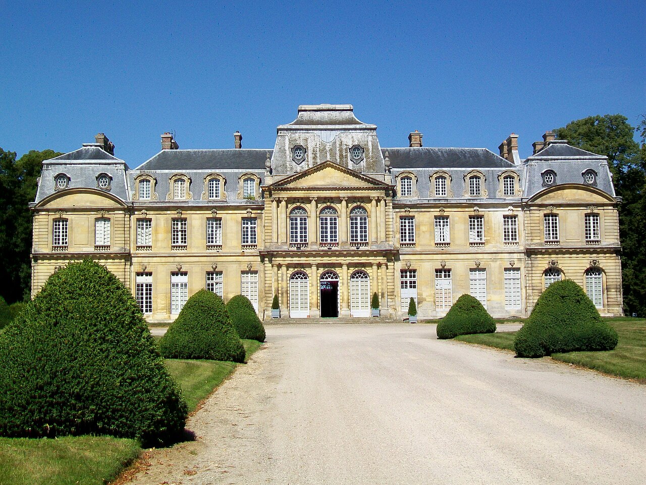 Épinay-Champlâtreux (95), château de Champlâtreux, façade est sur la cour (2).jpg