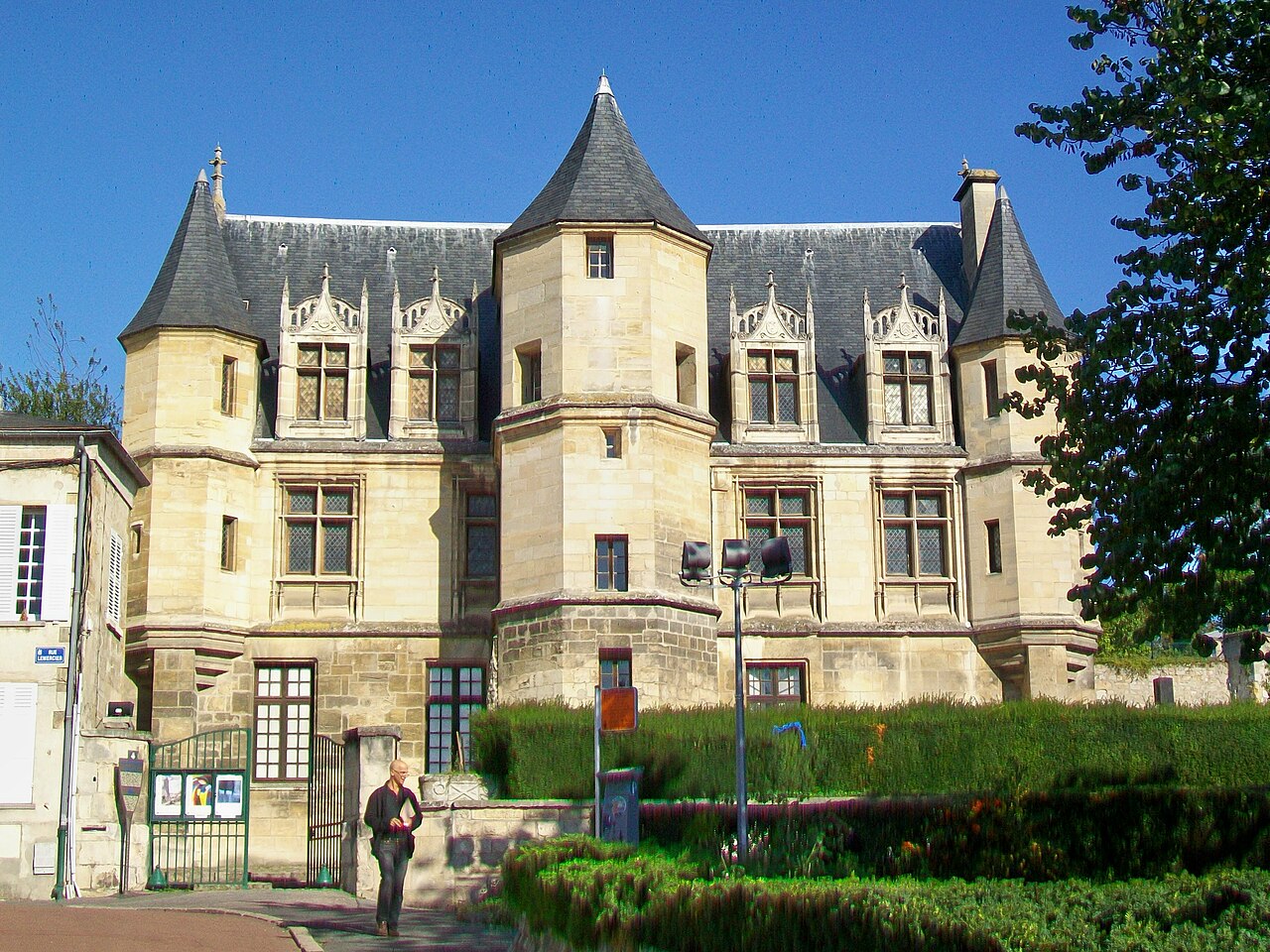 Pontoise (95), musée Tavet-Delacour, hôtel de 1477-83, 4 rue Lemercier (an. préfecture, anc. tribunal).jpg