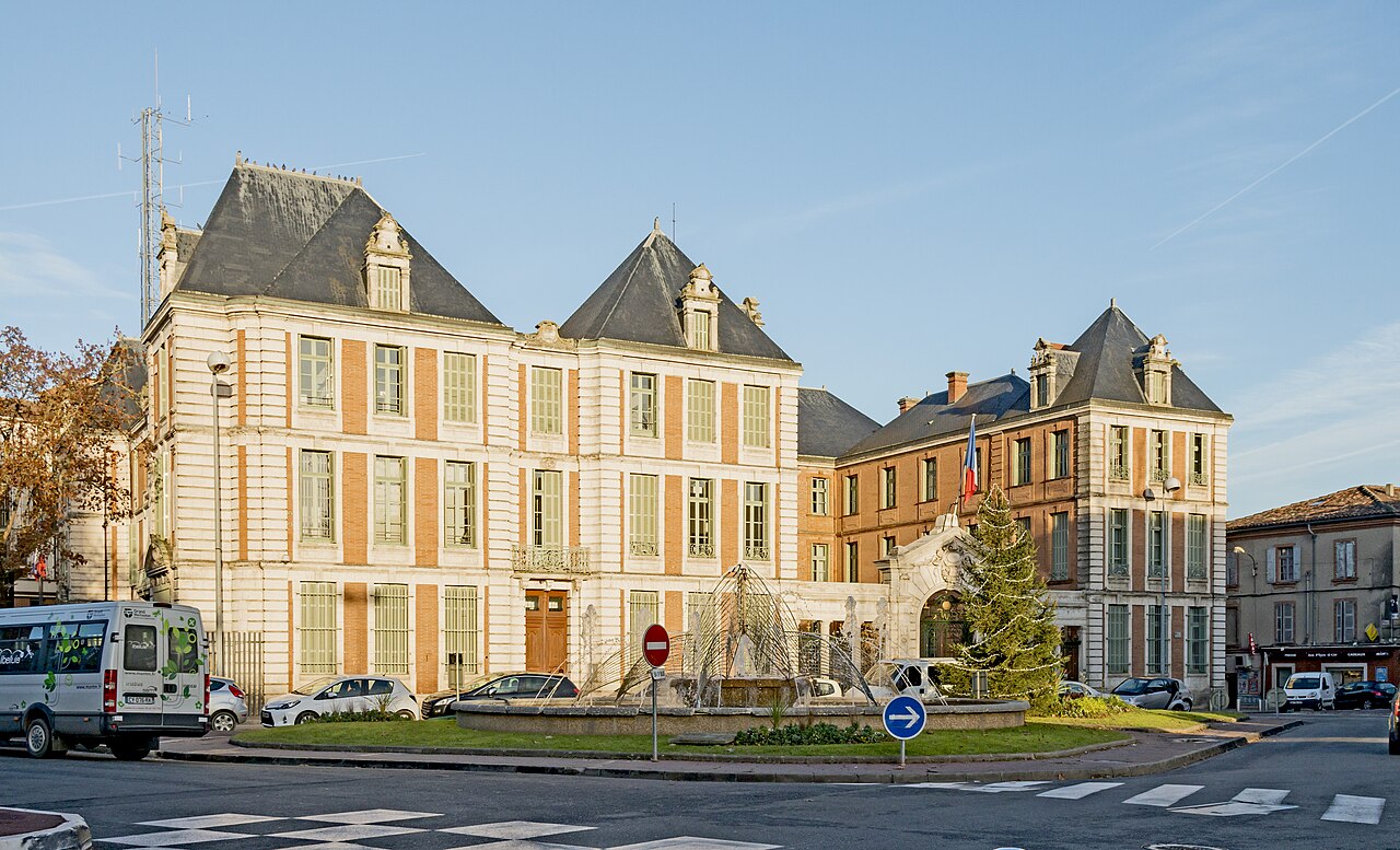 File:Préfecture du Tarn-et-Garonne (Montauban).jpg - Префектура Монтобана