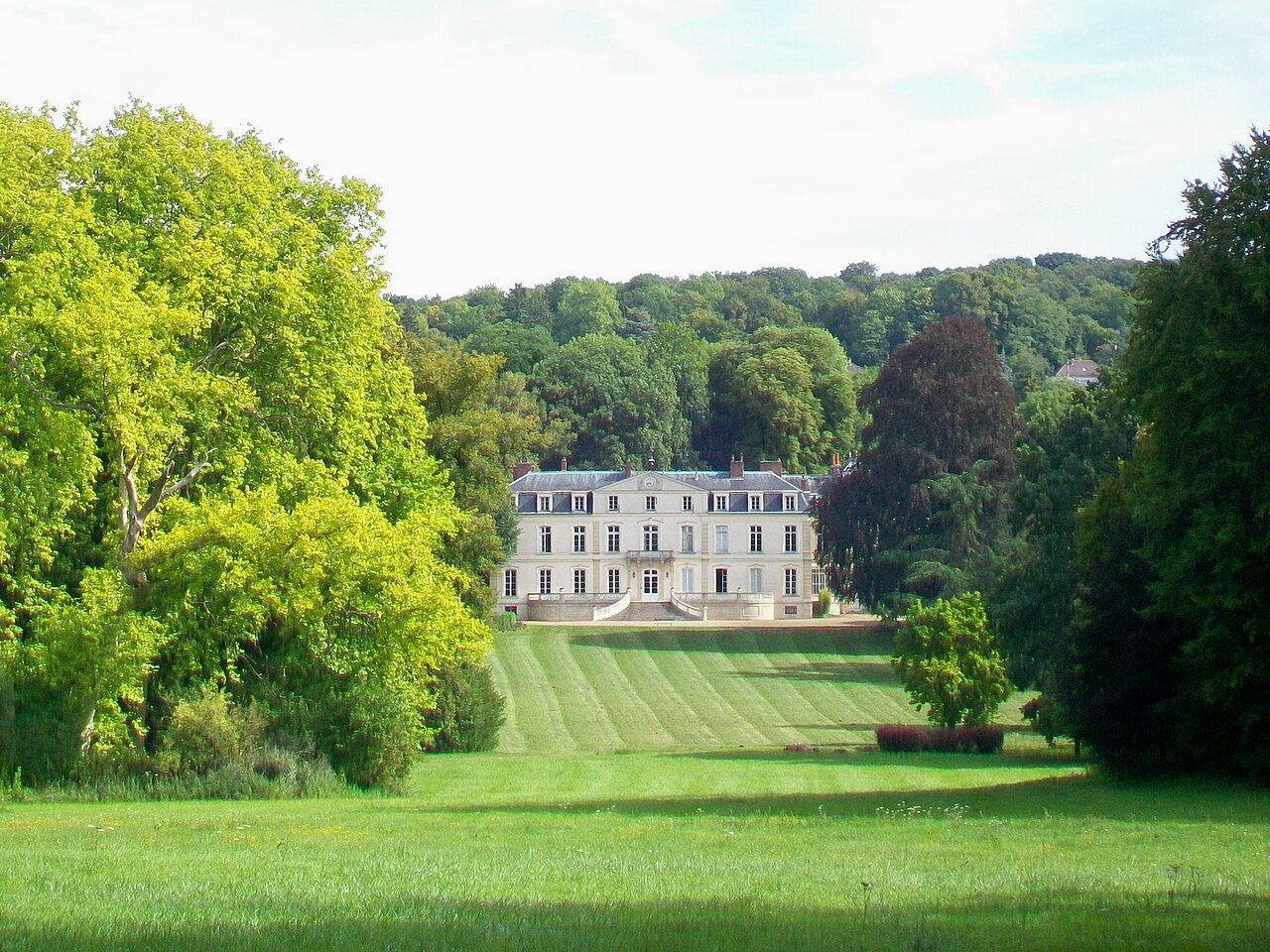 Presles (95), château de Courcelles, façade sud, depuis la grille sur la RD 78.jpg