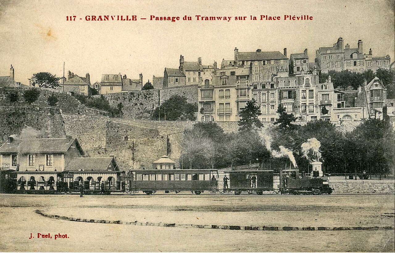 File:Puel 117 - GRANVILLE - Passage du Tramway sur la Place Pléville.jpg