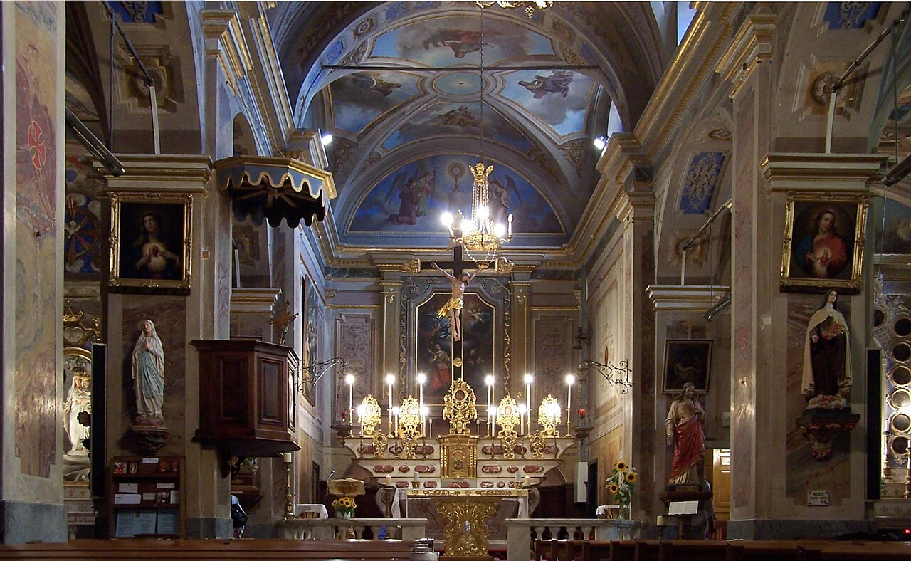 File:Roquebrune Church inside.JPG