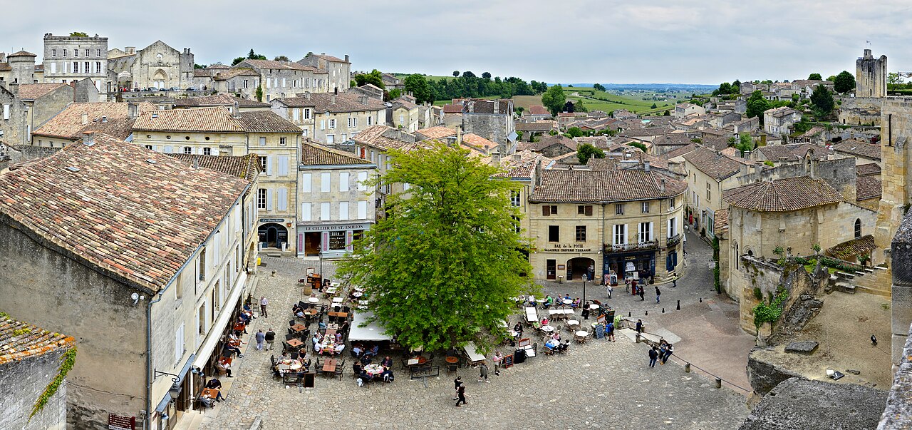 place principale, Saint-Emilion (Сент-Эмильон), Франция