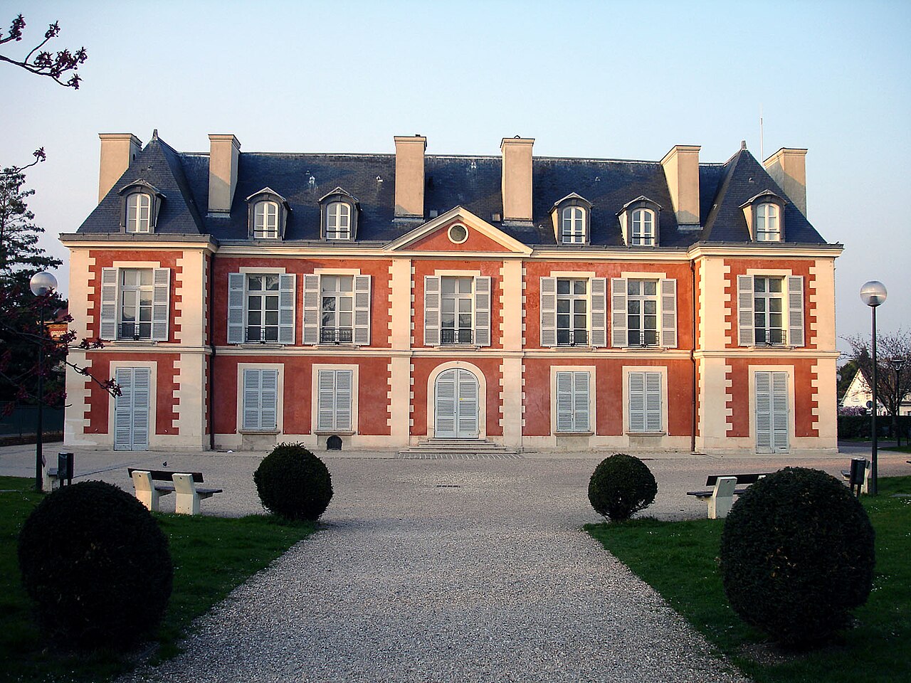 Saint-Gratien - Chateau de Catinat 01.jpg