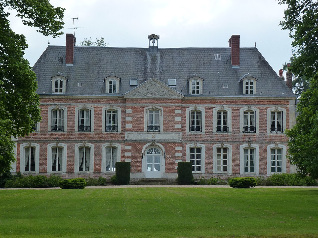 Saint-Léger-de-Rôtes (Eure, Fr) château.JPG