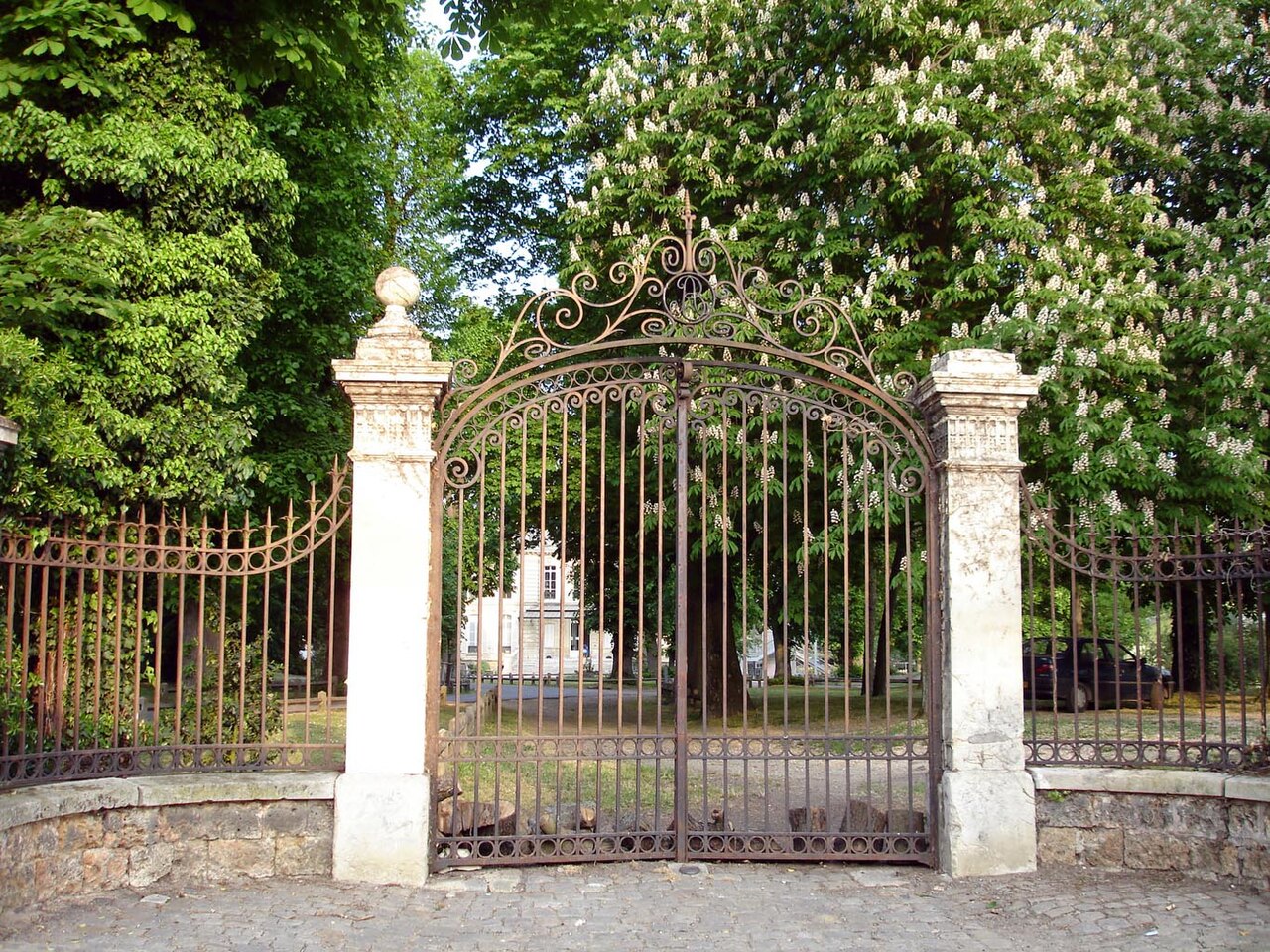Saint-Leu-la-Foret - Grille du chateau de la Chaumette.jpg