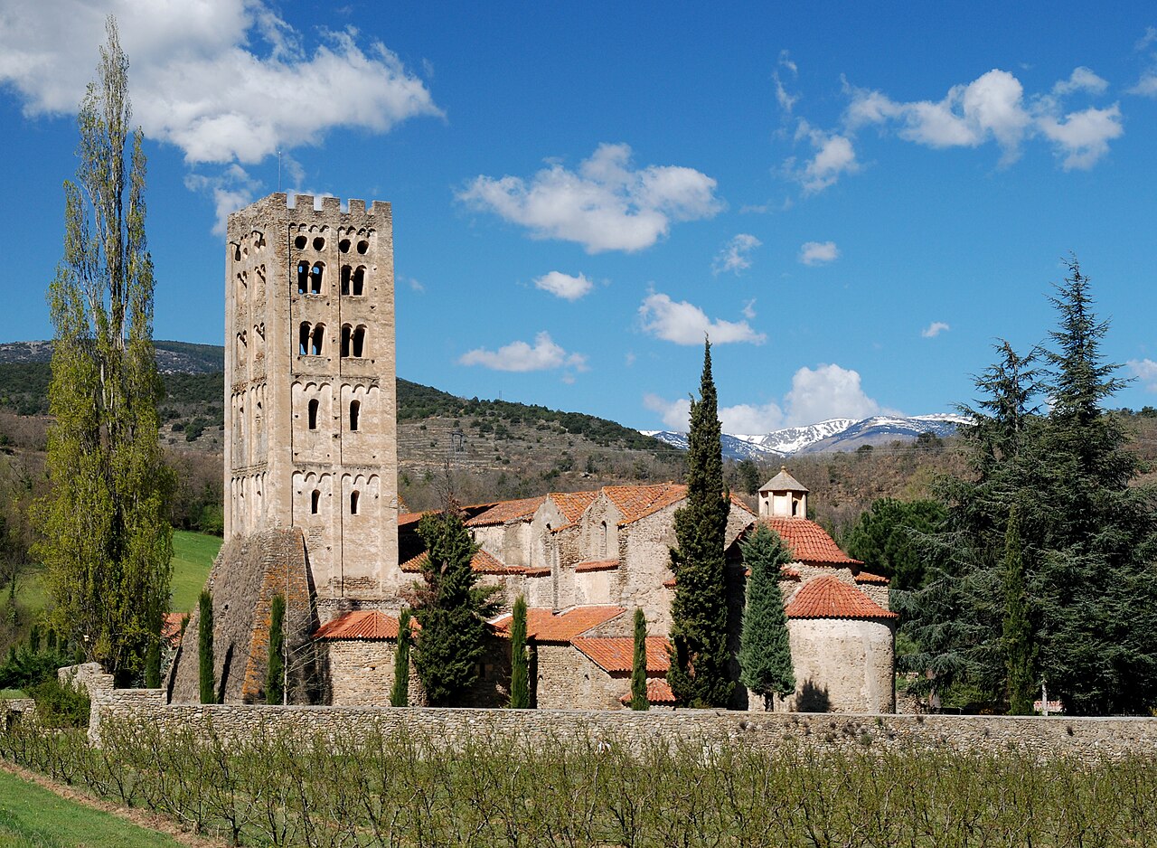 Abbaye Saint Michel de Cuxa (Codalet) - монастырь Сан-Мигель де Кюкса в Кодале, Восточные Пиренеи, регион Лангедок-Русильон, Франция - путеводитель, описание