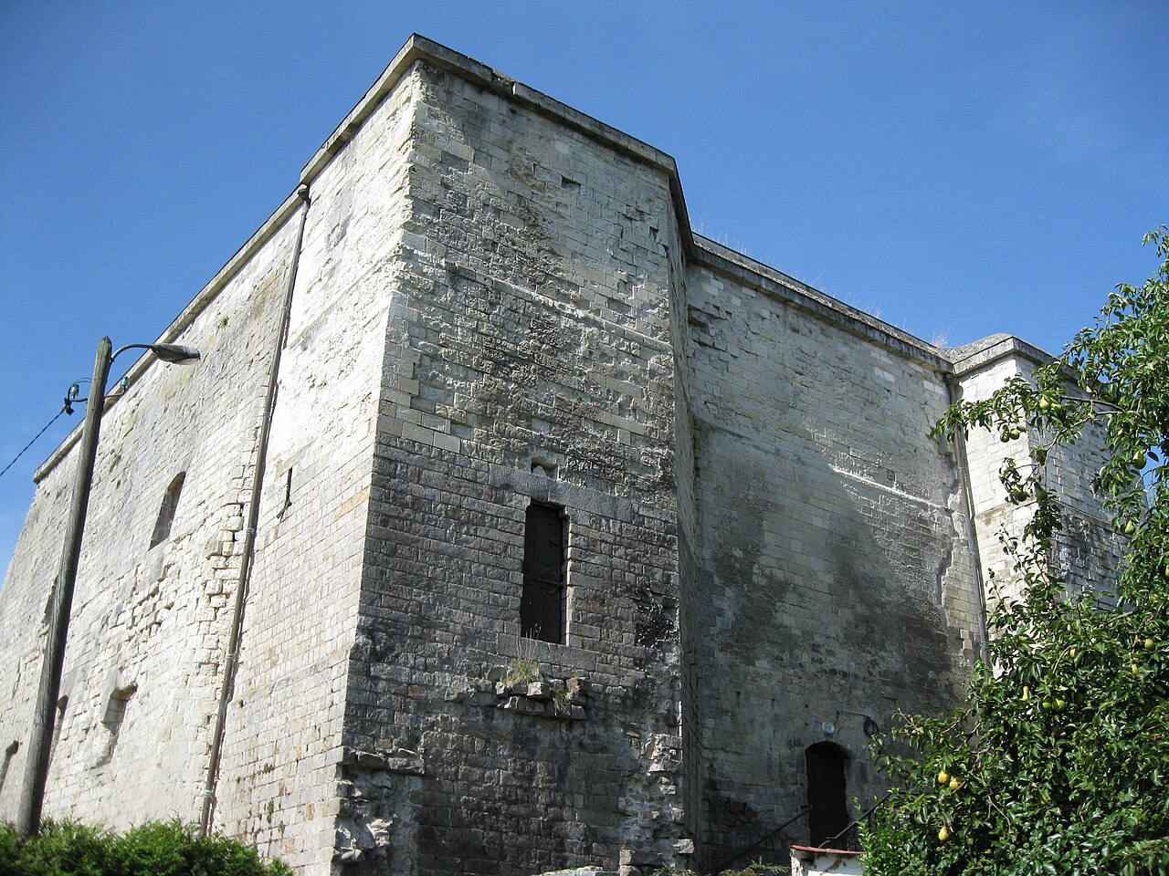 Tour d'Ostrevant de Bouchain.jpg