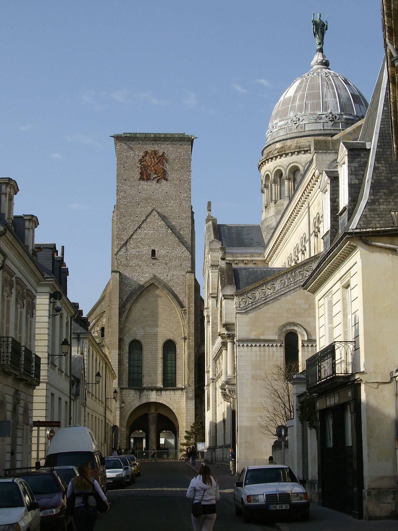 башня Карла Великого (Tour Charlemagne, 11 в) Достопримечательности Тура (Tours), Франция - что посмотреть в Туре: кафедральный собор Сен-Гатьен