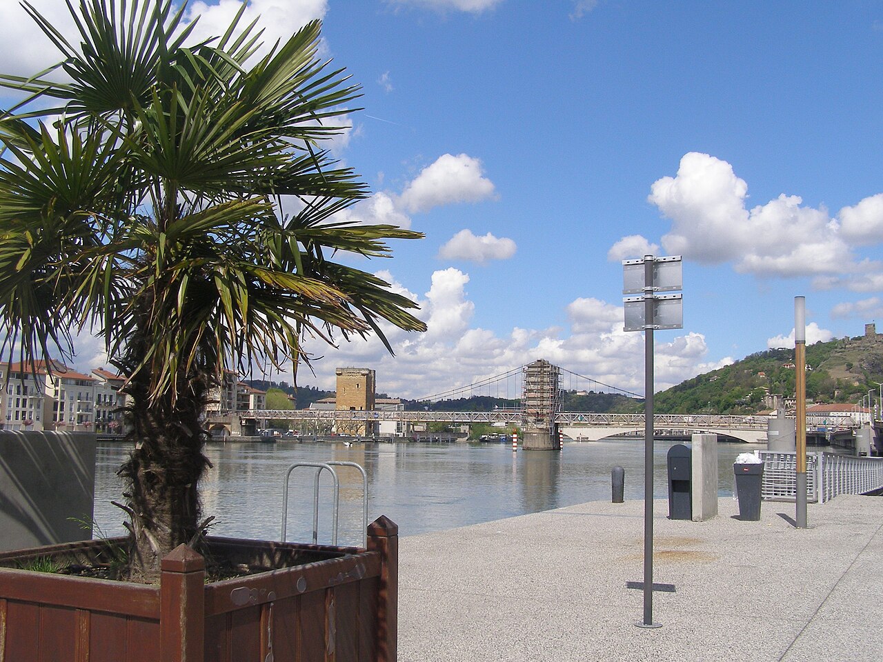 File:Vienne (avril 2009).jpg Фотографии Вьена - достопримечательности Вьена в картинках, что посмотреть во Вьене, виды Вьена