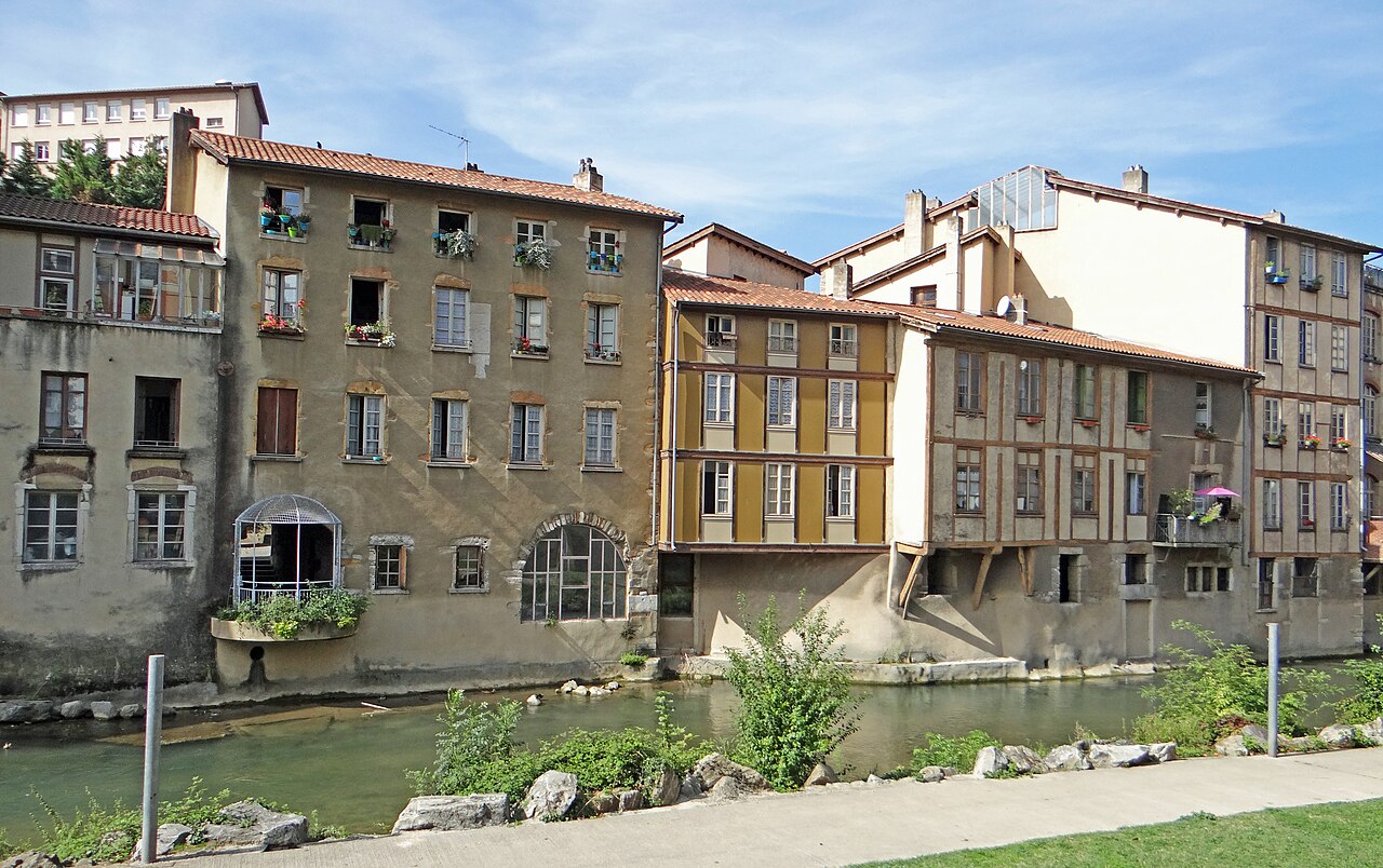 File:Vienne (Isère) - Les rives de la Gère -3.JPG Фотографии Вьена - достопримечательности Вьена в картинках, что посмотреть во Вьене, виды Вьена