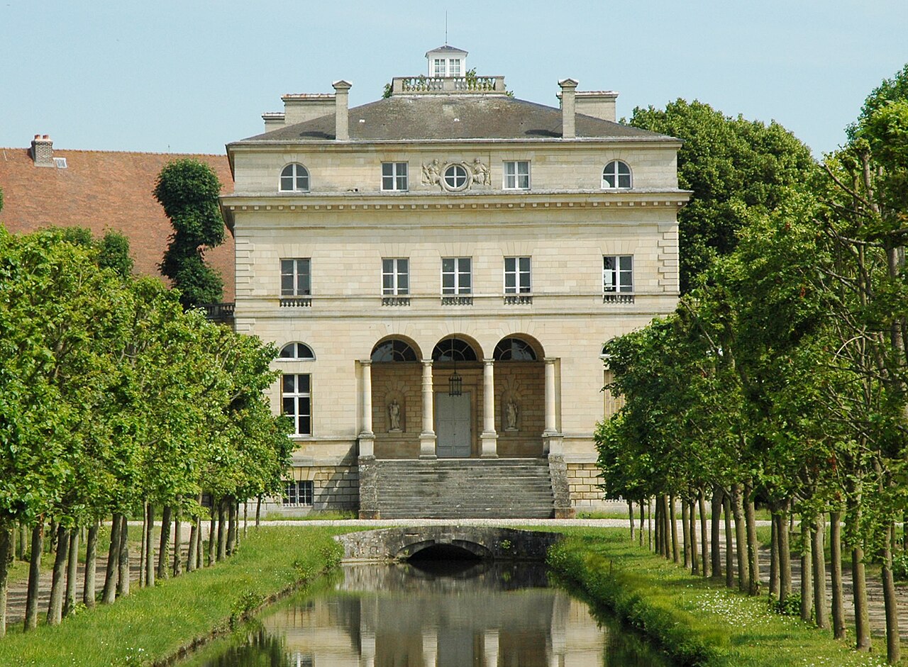 View palaisroyaumont.jpg